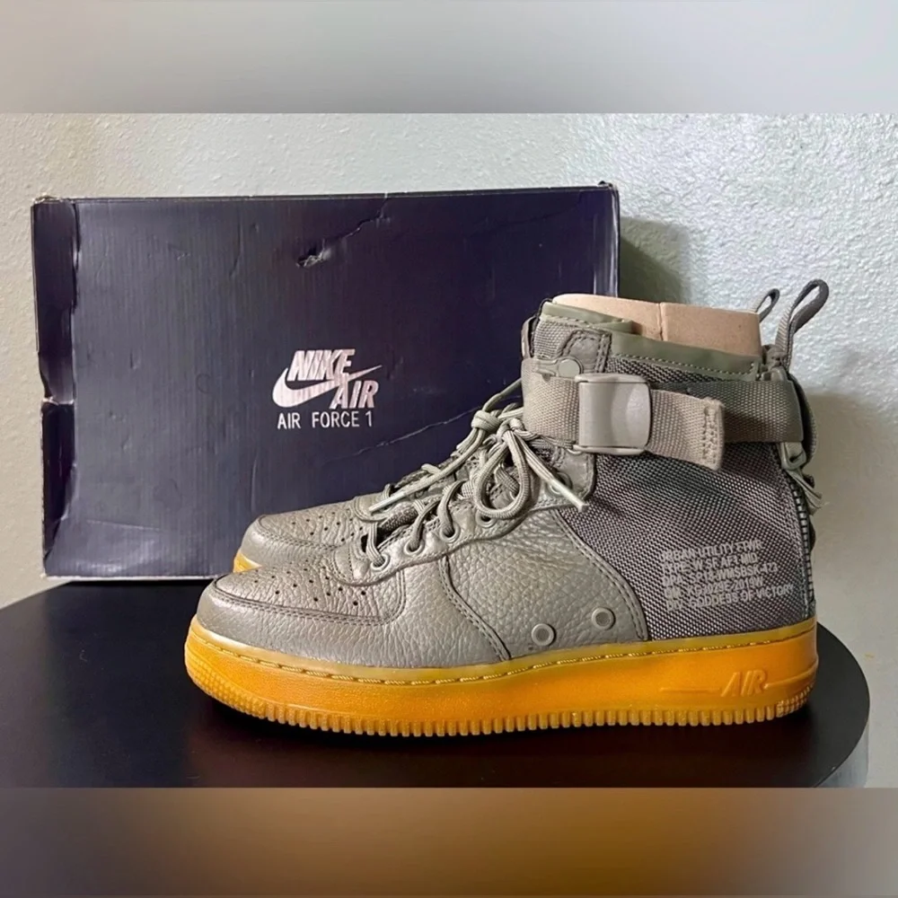 IOB Nike SF Air Force 1 Mid Dark Stucco Sneakers
Shoes Iconic Strap Collectible - Picture 3 of 16